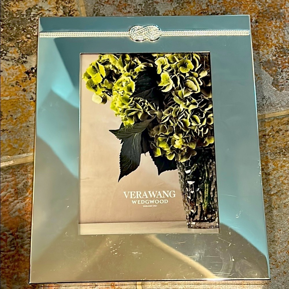 Vera Wang Black and Silver Decorative Frame - minor scratches